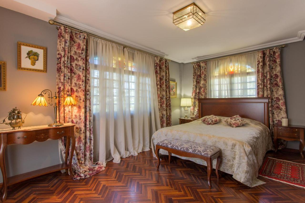 Apart-hotel Gaudi Style *