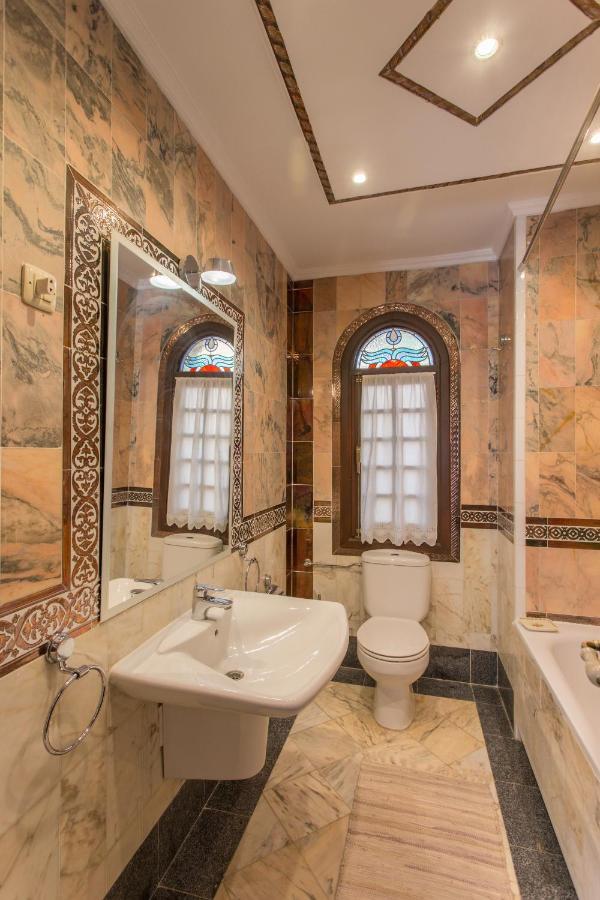 Apart-hotel Gaudi Style